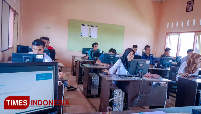 Suasana Ujian Nasional Berbasis Komputer (UNBK) di Kabupaten Lombok Barat. (FOTO: Humas Lobar for TIMES Indonesia) 