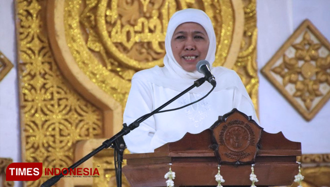 Gubernur Jawa Timur, Khofifah Indar Parawansa, memberikan sambutan dalam Haul kel 24 KH. Abdul Wahab Turcham di yayasan Khadijah, Sabtu (22/4/2019). (FOTO: AJP/TIMES Indonesia)