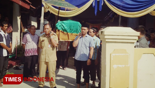 Suasana di rumah duka anggota KPPS di Magetan yang meninggal dunia. (Foto: Aditya Candra/TIMES Indonesia)