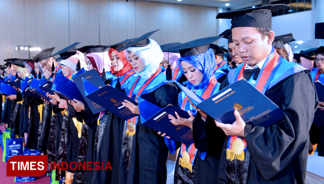 Prosesi wisuda mahasiswa UMB Yogyakarta di JEC, Selasa (23/4/2019). (FOTO: Ahmad Tulung/TIMES Indonesia)