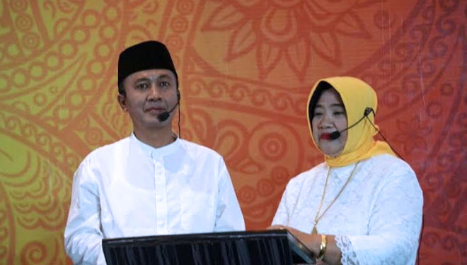 Pasangan Fauzan Khalid - Sumiatun, saat mengikuti debat Pilkada Lombok Barat tahun 2018 lalu.(FOTO: Istimewa) 