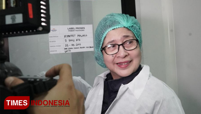 Menkes Nila Moeloek berkunjung ke Laboratorium Rapid Test Kimia Farma di Denpasar Bali. (Foto: Ivan Iskandaria/TIMES Indonesia)