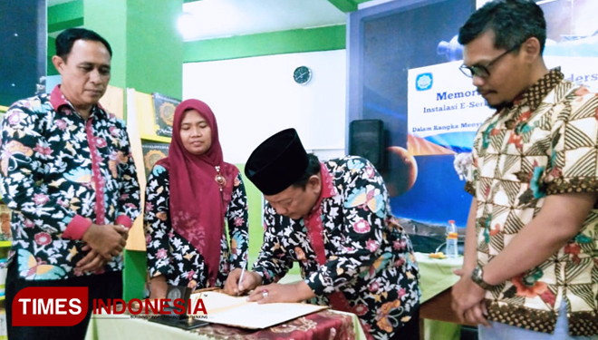 MoU antara SMANU 2 dan Unusa untuk pengembangan perpustakaan digital (FOTO: Akmal/TIMES Indonesia).