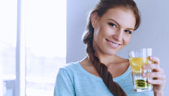 Yuk, Intip Manfaat Air Lemon Hangat untuk Tubuh