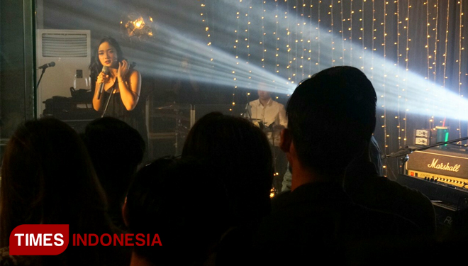Marion Jola Hibur Pengunjung Oura Live, Rabu (24/04/19). (FOTO:ADHITYA HENDRA /TIMES INDONESIA) 