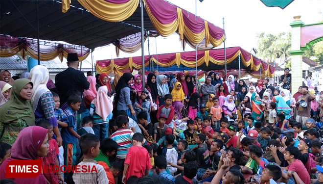 Sedekah Bumi di Gresik Diwarnai Prosesi  Udik-Udikan