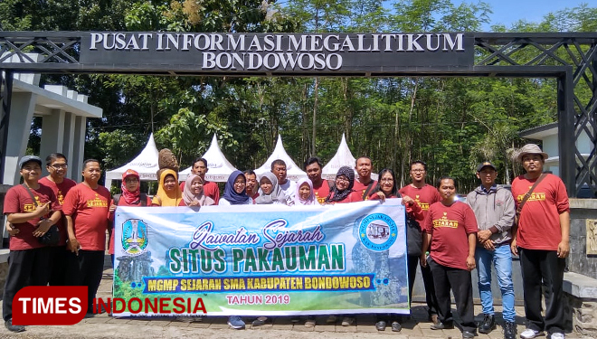 Lawatan Musyawarah Guru Mata Pelajaran (MGMP) Sejarah tingkat SMA Bondowoso, di pusat Megalitikum di Pekauman (FOTO: Moh Bahri/TIMES Indonesia) 