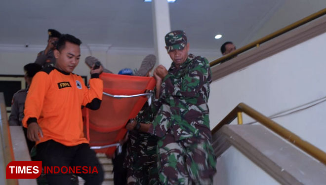 BPBD Peringati hari Kesiapsiagaan bencana dengan simulasi hempa bumi di Gedung DPRD Kabupaten Pamekasan.(FOTO: akhmad syafii/TIMES Indonesia)