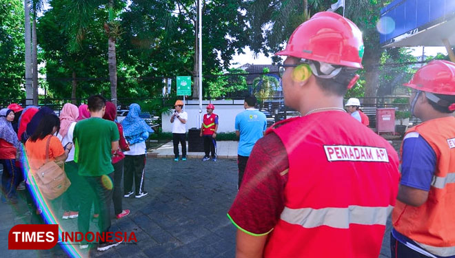 Suasana simulasi evakuasi bencana yang digelar oleh PT PLN Unit Induk Wilayah  NTB, dalam rangka Hari Kesiapsiagaan Bencana.(FOTO: PLN NTB for TIMES Indonesia) 