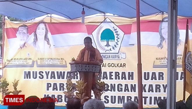 Ketua DPD I Partai Golkar NTT, Emanuel Melkiades Laka Lena dalam memberika sambutan Musdalub DPD II Partai Golkar Sumba Timur(FOTO:Habibudin/TIMES Indonesia)