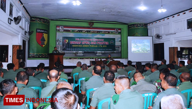 Komandan Kodim 0824 saat menyampaikan sambutannya. (FOTO: AJP/TIMES Indonesia)