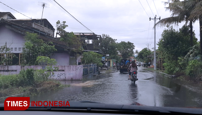 Suasana Jalan Raya di Kabupaten Bantul banjir beberapa waktu lalu. (FOTO: Fajar Rianto/TIMES Indonesia)