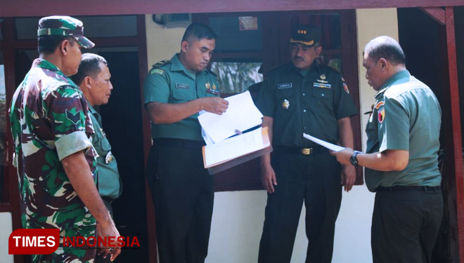 Pemeriksaan rumah-rumah yang masuk program RTLH Kodim 0824 TA 2019. (FOTO: AJP/TIMES Indonesia)