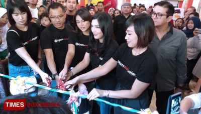 Karen Carlotta Bagikan Tips Bikin Kue Khas Lebaran yang 