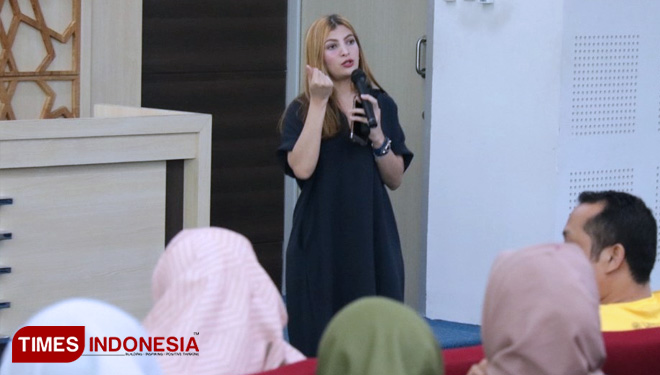 Sarah Salsabila Keihl ketika mengisi seminar di Kampus UMY, Selasa (30/4/2019). (FOTO: Humas UMY/TIMES Indonesia)