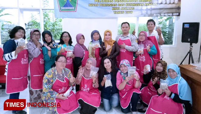 Suasana pelatihan teknis membuat sosis yang digelar oleh BBPP Batu bekerjasama dengan Dinas Pertanian dan Ketahanan Pangan (DPKP) Kota Malang (FOTO: ajp.TIMES Indonesia)