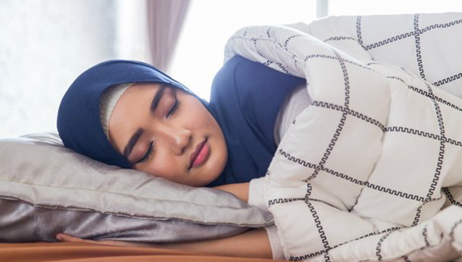 Tidur siang saat puasa. (FOTO: Shutterstock.com)