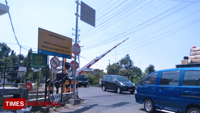 Awas Terobos Palang Pintu Kereta Api Siap Siap Didenda Times Indonesia 6219