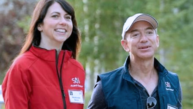 Mac Kenzie saat masih bersama suaminya, Jeff Bezos ( FOTO: Istimewa)