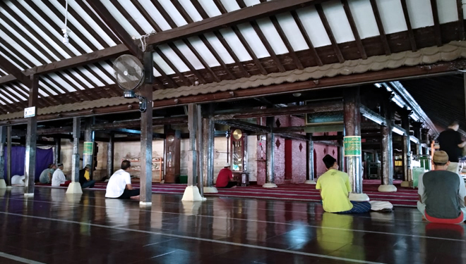  Masjid  Agung Sang  Cipta  Rasa  di Cirebon Bentuk Nyata 