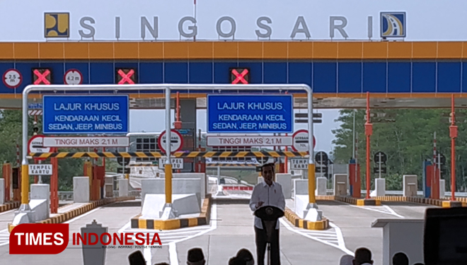 Presiden Jokowi meresmikan Jalan Tol Malang Pandaan. (FOTO: Imadudin M/Times Indonesia)