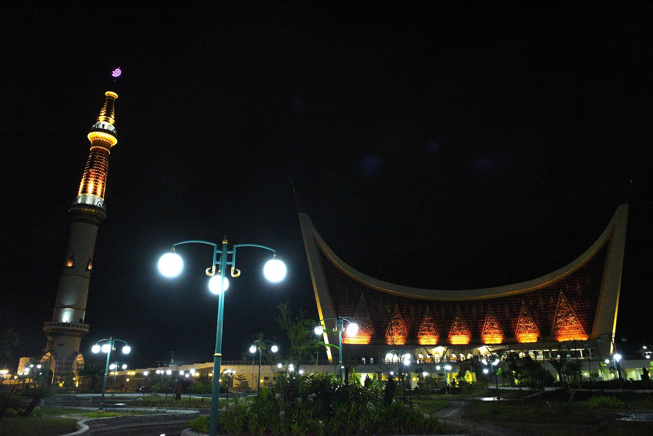 Masjid-Raya-Padang-3.jpg