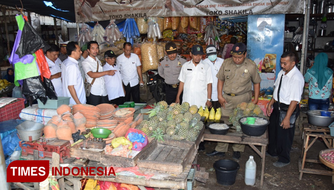 Jelang Hari  Raya  Polres Pamekasan Lakukan Sidak di  Pasar 