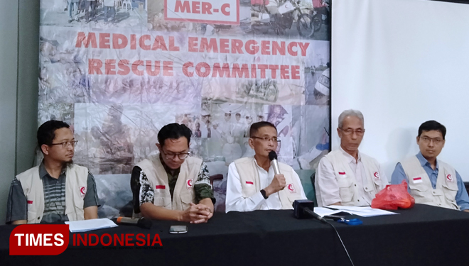 Joserizal Jurnalis dalam konferensi pers di kantor nya, (FOTO: Edi Junaidi ds/TIMES Indonesia)