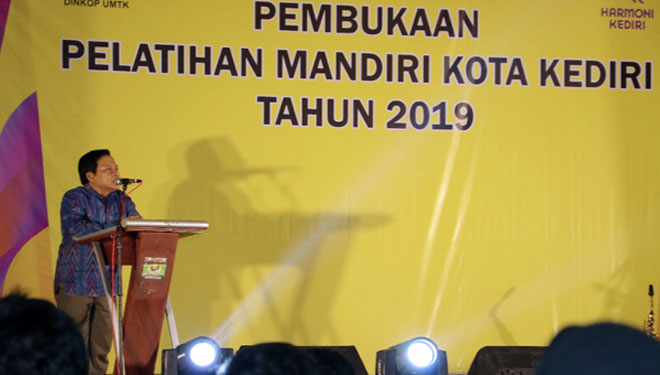Kepala Dinkop UMTK Kota Kediri buka pelatihan mandiri 2019. (foto: Istimewa)