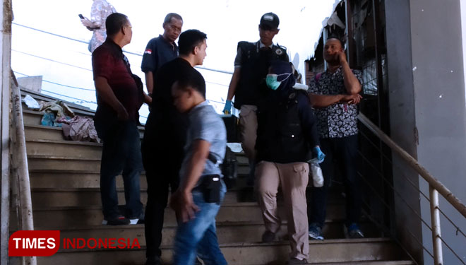 kepolisian-melakukan-olah-TKP-di-Pasar-Besar-Kota-Malang-b.jpg
