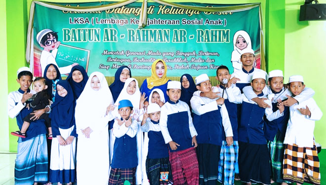 foto bersama anak Yayasan Panti Asuhan Baitun Ar Rahman Ar Rahim. (foto: Istimewa)