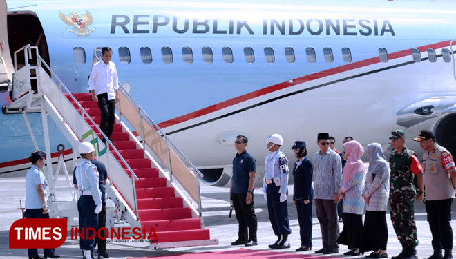 Presiden RI Joko Widodo saat tiba di Bandar Udara Internasional Lombok, Kabupaten Lombok Tengah, Provinsi NTB, Jumat (17/5/2019). (FOTO: Humas Pemprov NTB for TIMES Indonesia) 