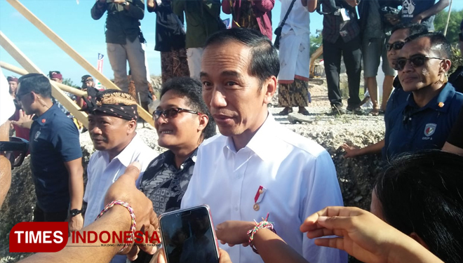 Presiden Jokowi saat mengunjungi Pasar Badung, Bali, Sabtu (18/5/2019).(FOTO Khadafi/TIMES Indonesia)