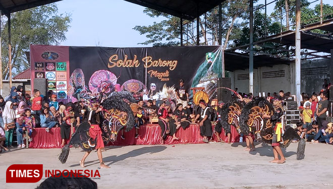 Suasana Ngabuburit bareng Solah Barong Mageti di Stadion Yosonegoro Magetan, Sabtu (18/5/2019). (Foto: Aditya Candra/TIMES Indonesia)