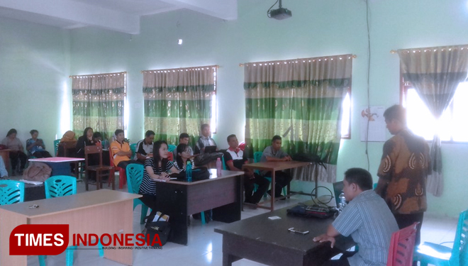 Tutup PKM, Ini Harapan Unkriswina untuk Guru SMPN 1 