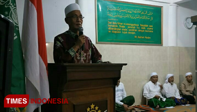 Bupati Salwa Arifin saat memberikan sambutan di kantor PCNU Kabupaten Bondowoso, bersama TNI-Polri, Ketua DPRD dan seluruh pengurus PCNU (FOTO: Moh Bahri/TIMES Indonesia) 