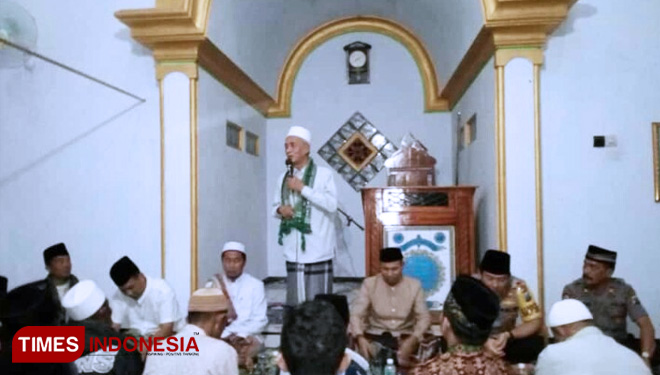 Bupati Bondowoso Drs KH Salwa Arifin saat memberikan sambutan dalam acara Safari Ramadhan (FOTO: Moh Bahri/TIMES Indonesia) 