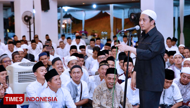 Peringatan Malam Nuzulul Qur'an di Pendopo Sabha Swagata Blambangan, Banyuwangi (FOTO: Roghib Mabrur/TIMES Indonesia)