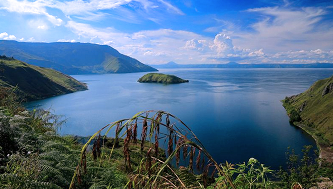 Danau-TOba-wikipedia.jpg