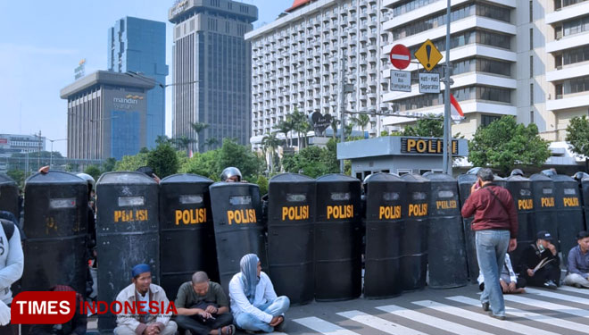 Suasana demo penolakan hasil rekapitulasi penghitungan suara Pemilu 2019 di Bawaslu RI. (FOTO: Rizki Amana/TIMES Indonesia)