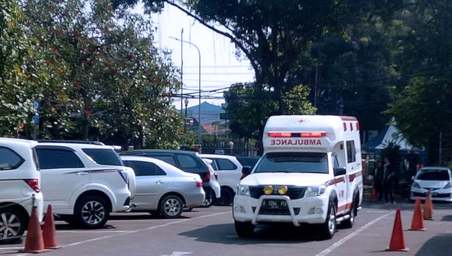Mobil ambulans yang tiba di RS Budi Kemuliaan. (FOTO: Muhammad Fida Ul Haq/detikcom)