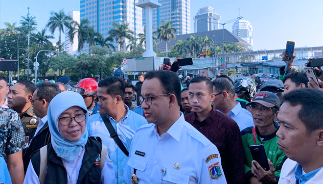 Gubernur DKI Jakarta Anies Rasyid Baswedan Saat Tinjau Bekas Lokasi Kerusuhan Aksi Demo Bawaslu RI (FOTO: Istimewa)