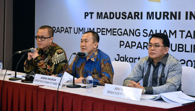 Direktur Utama PT Madusari Murni Indah Tbk, Adikin Basirun, tengah. (foto: PT Madusari Murni Indah )