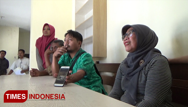 Para korban dugaan penipuan travel haji dan umroh abal-abal melapor ke Mapolresta Probolinggo. (FOTO: Happy L. Tuansyah/TIMES Indonesia)