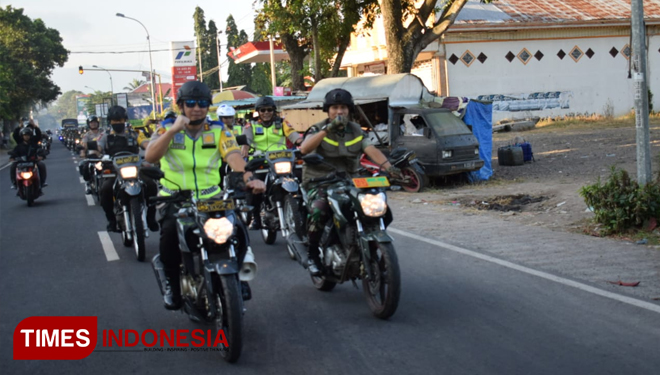 TNI-Polri di Kabupaten Bondowoso saat patroli skala besar pasca penetapan Pilpres 2019 dan Jelang Idul Fitri 1440 H (FOTO: Kaprawi for TIMES Indonesia)  