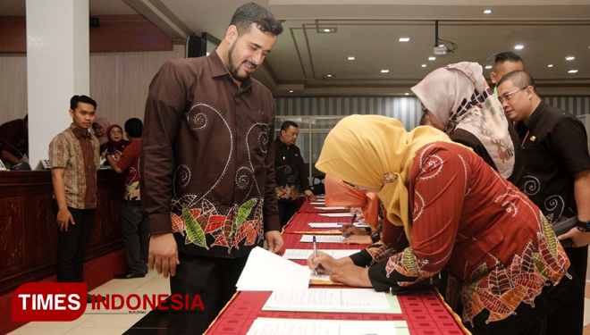 Penandatanganan komitmen rekon oleh Wali Kota Probolinggo. (FOTO: Rifky for TIMES Indonesia)