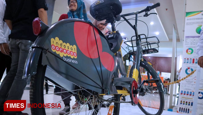 Smartbike Indosat Ooredoo menjadi prototipe pertama yang siap dikembangkan Laboratorium IoT Unusa, Rabu (22/5/2019).(Foto : Lely Yuana/TIMES Indonesia)