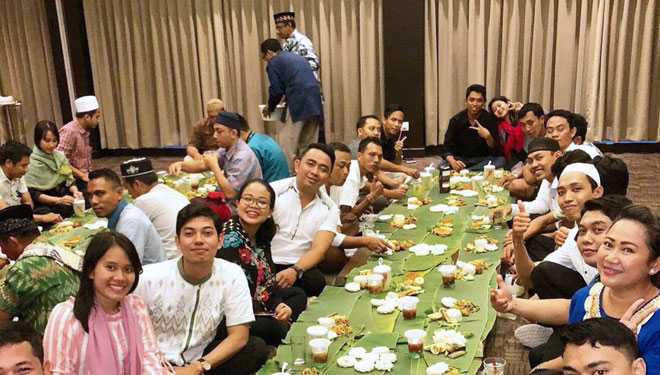 General Staff Meeting Quest Hotel Kuta, saat melakukan megibung atau buka bersama, Jumat (24/5/2019).(FOTO IST/TIMES Indonesia).