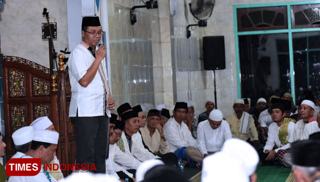 Gubernur NTB Zulkieflimansyah saat melakukan Safari Ramadhan di Masjid Baitul Hamid, Kelurahan Panaraga, Kota Bima, (FOTO: Humas Pemprov NTB for TIMES Indonesia) 
