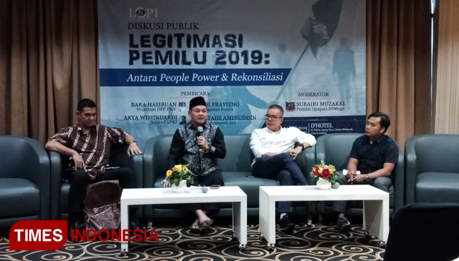 Tokoh alumni 212 Aminuddin (dua dari kiri) dalam diskusi bertajuk 'Legitimasi Pemilu 2019: Antara People Power dan Rekonsiliasi' di kawasan Setiabudi, Jakarta Selatan, Jumat (24/5/2019). (Foto: Rahmi Yati Abrar/TIMES Indonesia)